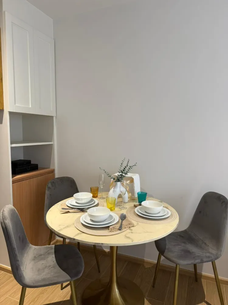 Property image - full photo 2