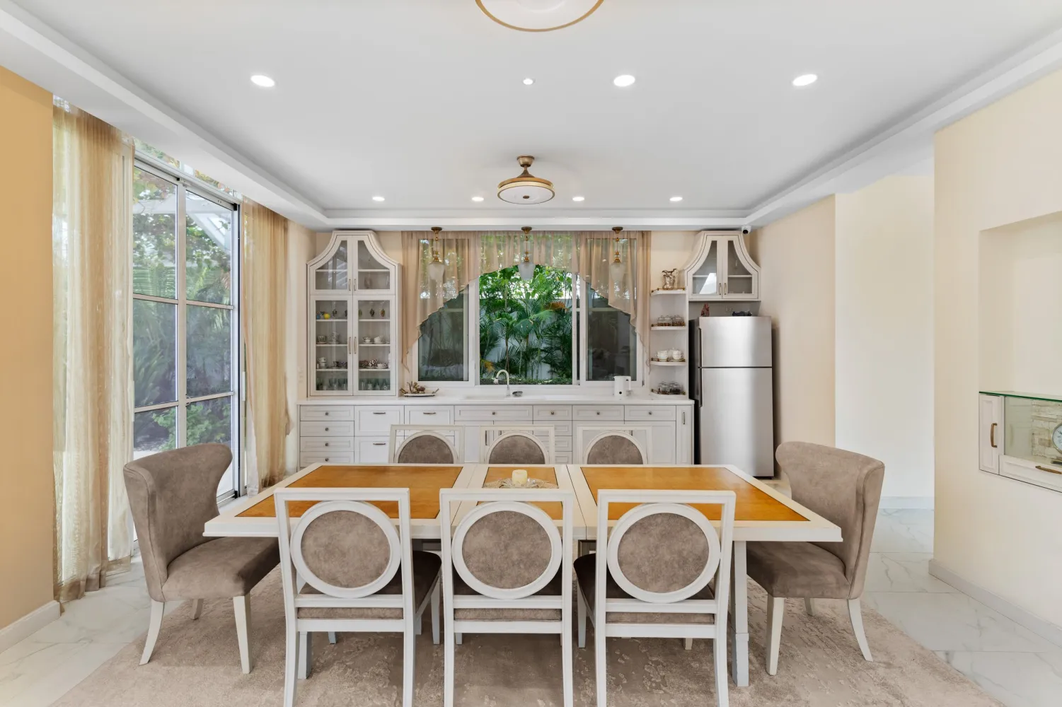 Property image - full photo 4