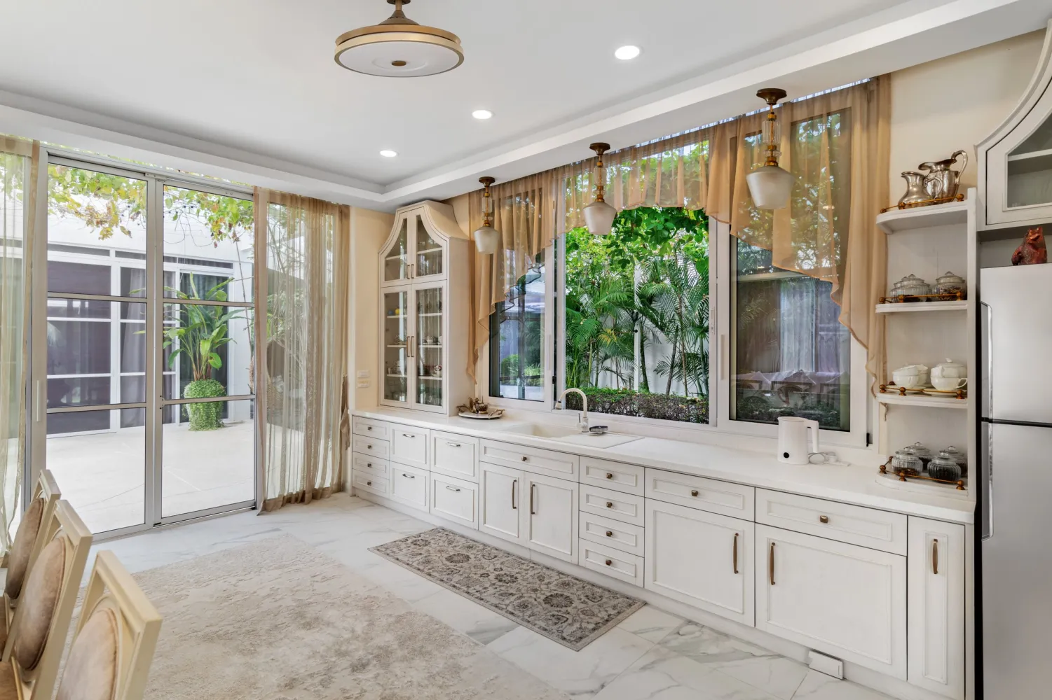 Property image - full photo 5