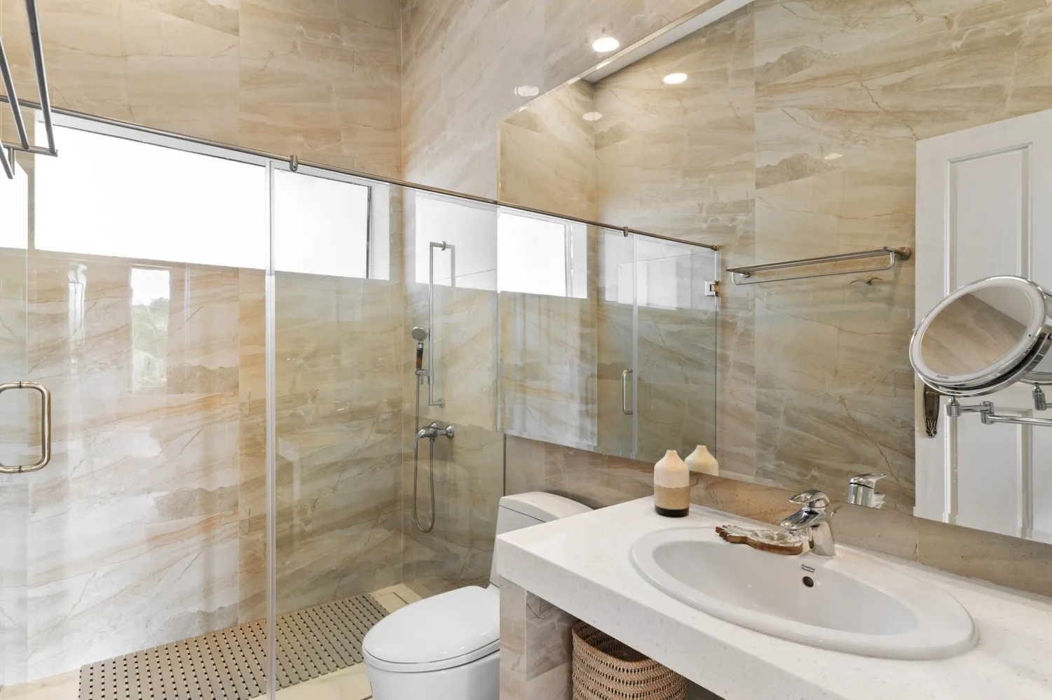 Property image - full photo 15