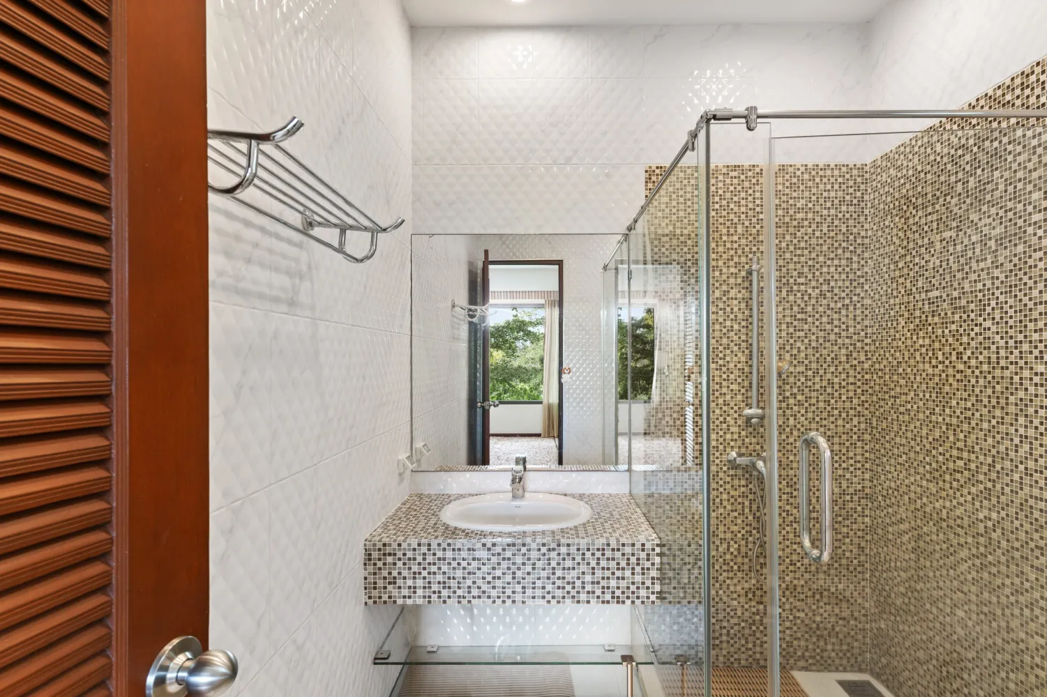 Property image - full photo 33