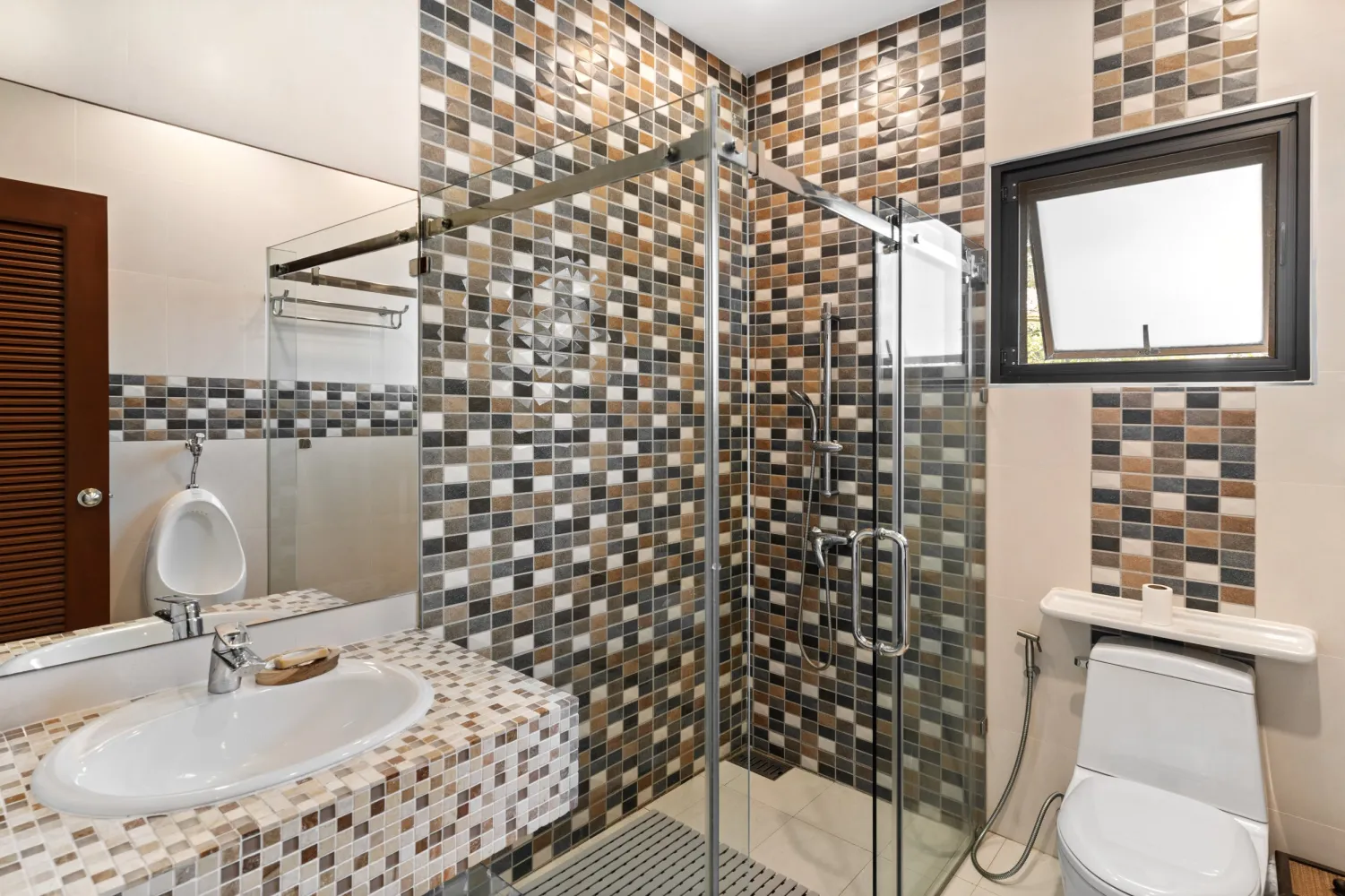 Property image - full photo 36
