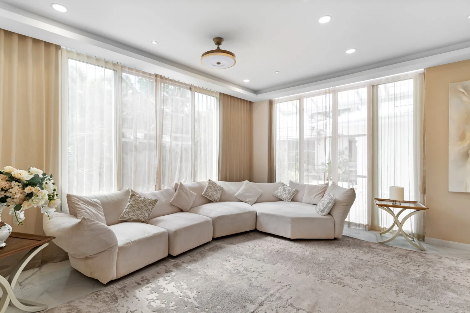 Property image - full photo 3