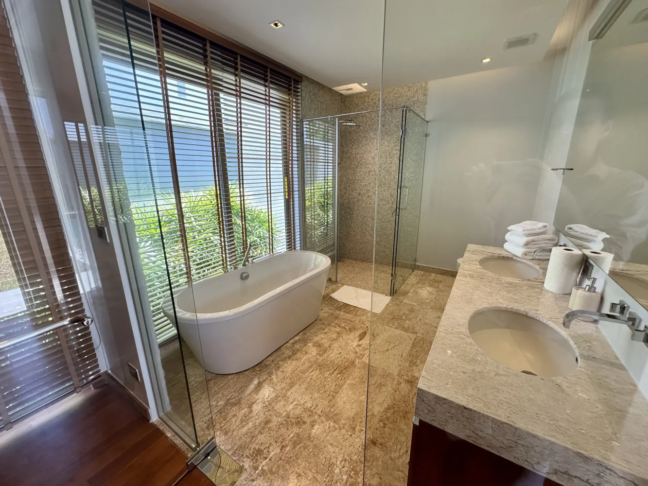 Property image - full photo 32