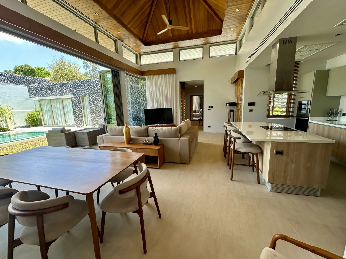 Property image - full photo 3