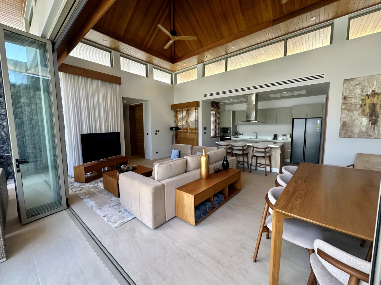 Property image - full photo 2