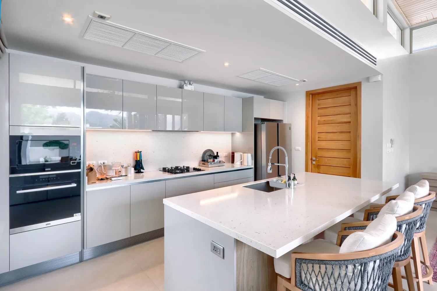 Property image - full photo 6