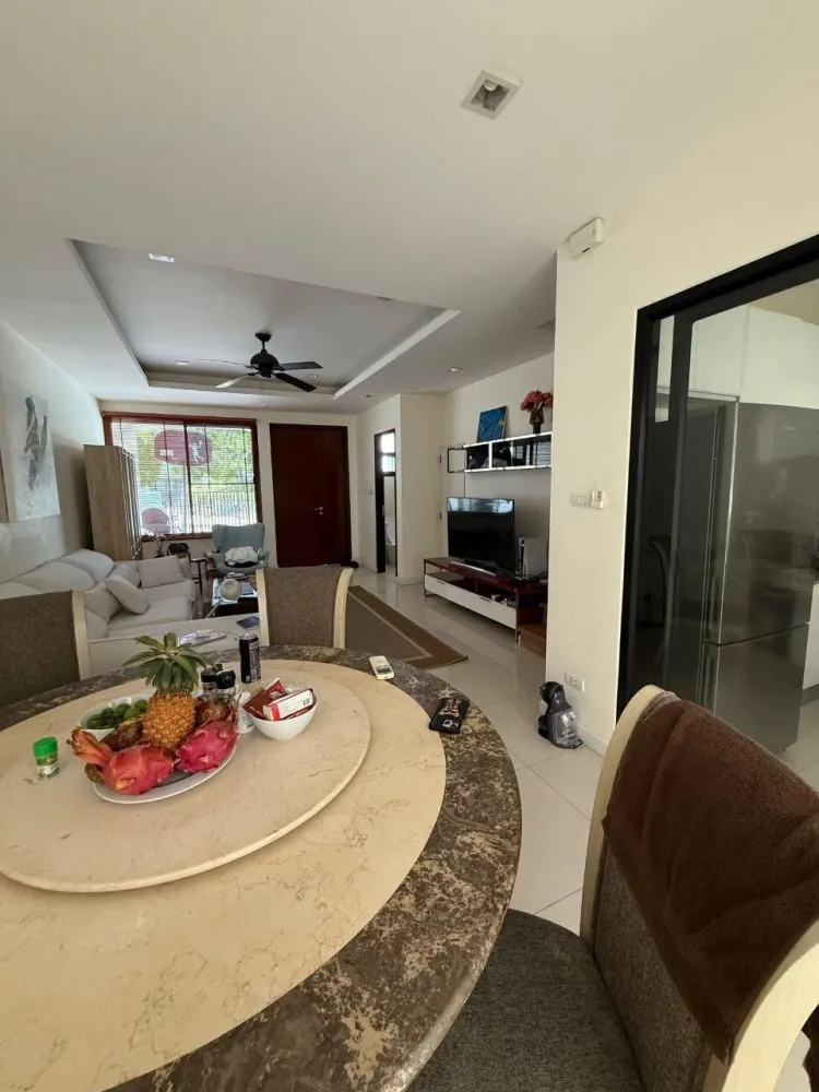 Property image - full photo 3