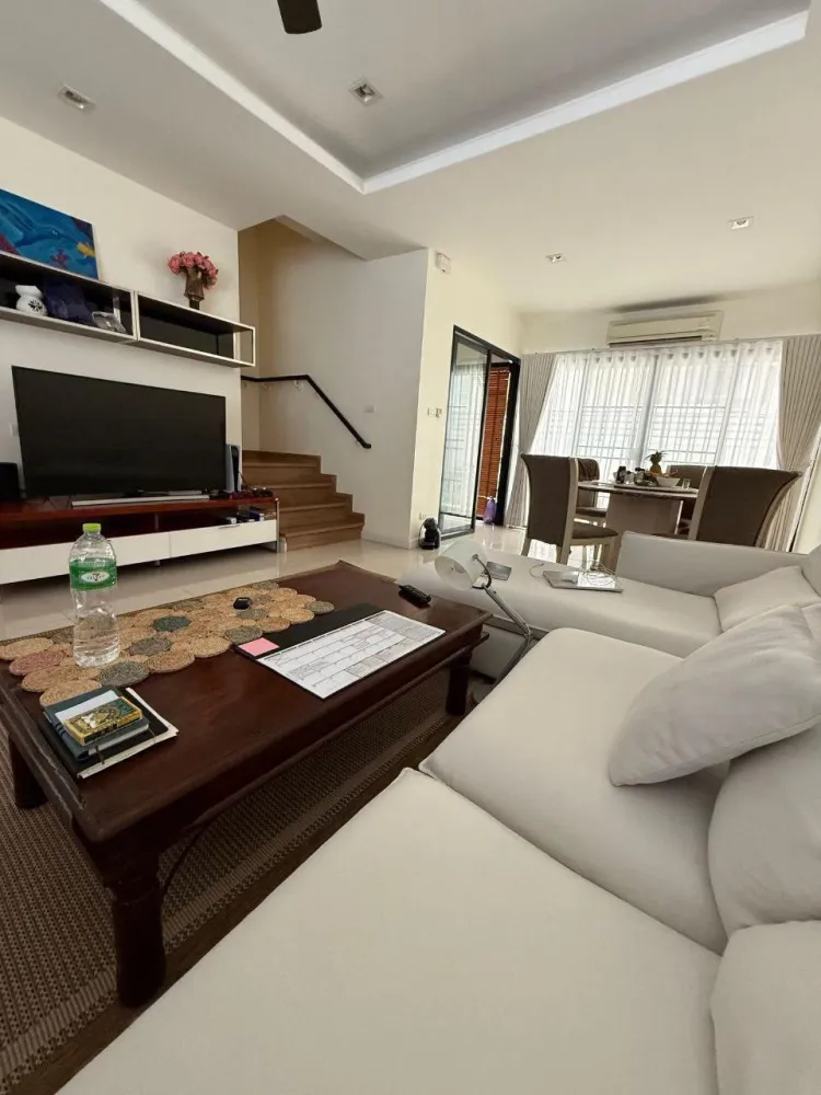 Property image - full photo 2