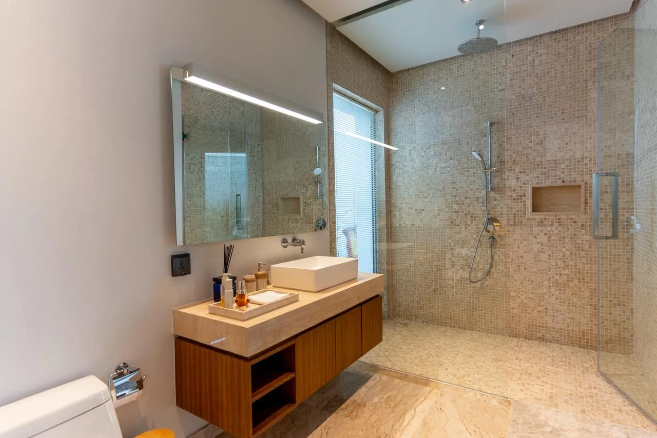 Property image - full photo 32
