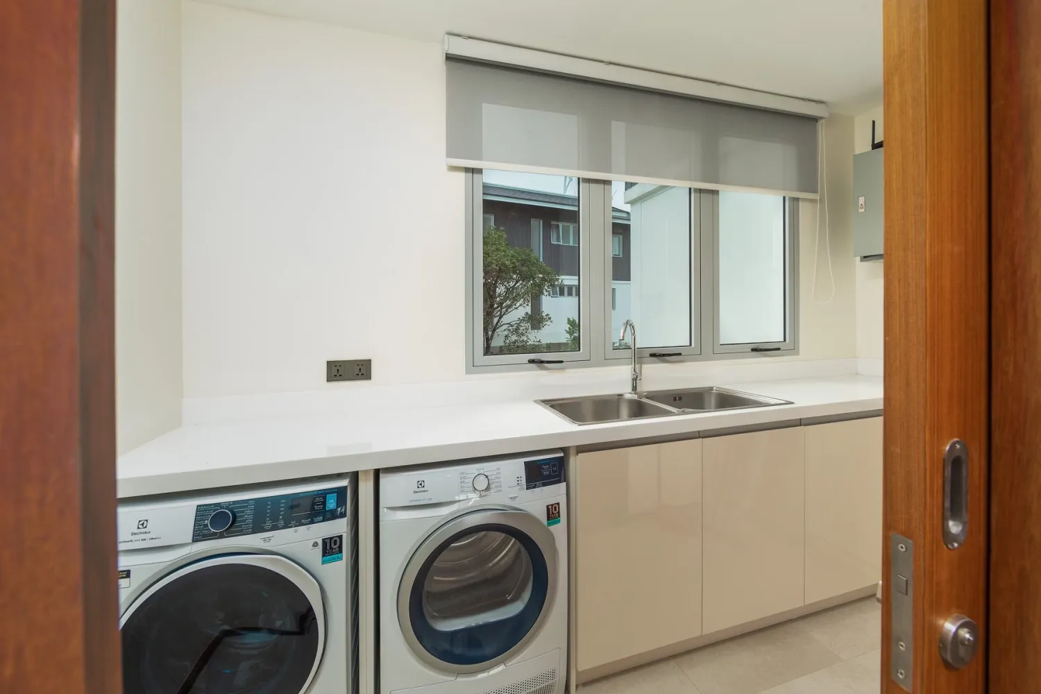 Property image - full photo 10