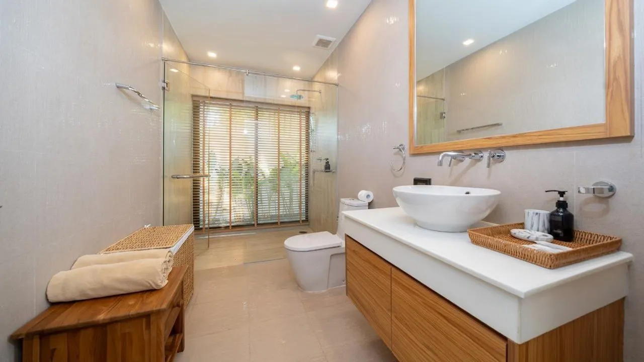 Property image - full photo 12
