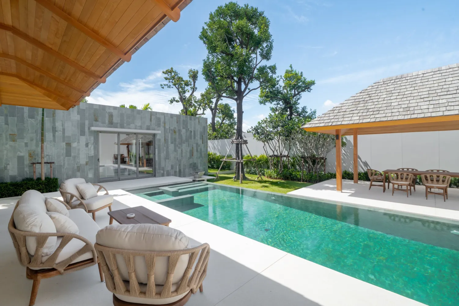 Property image - full photo 2