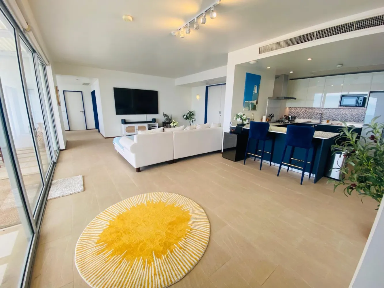 Property image - full photo 3