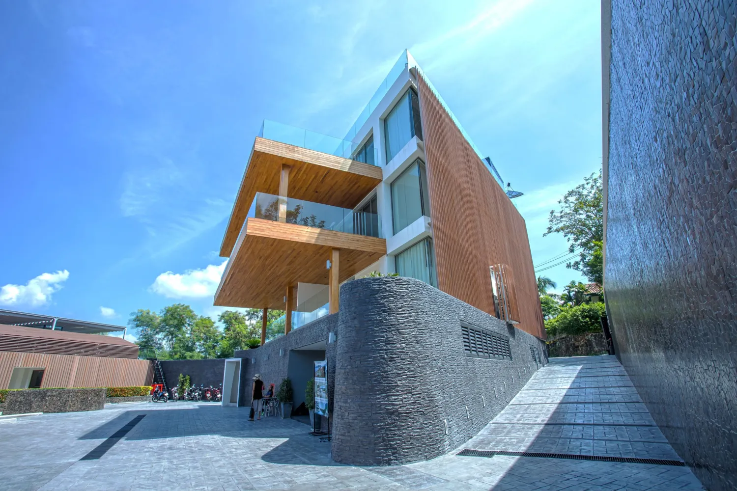 Property image - full photo 4