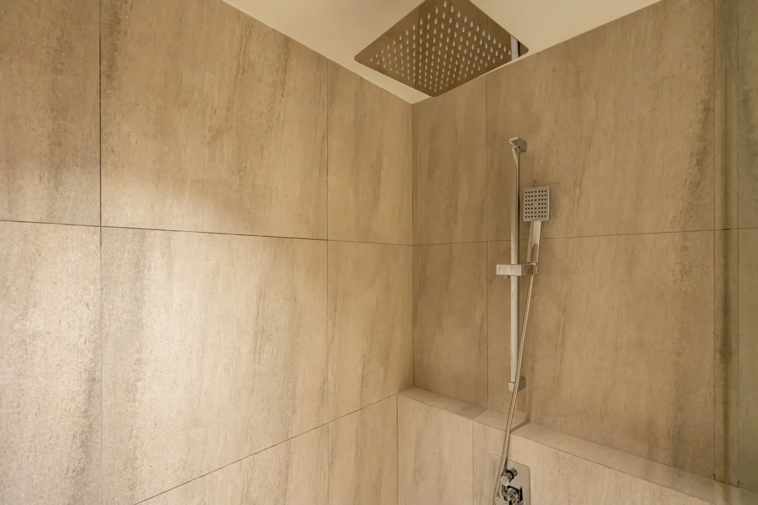 Property image - full photo 12