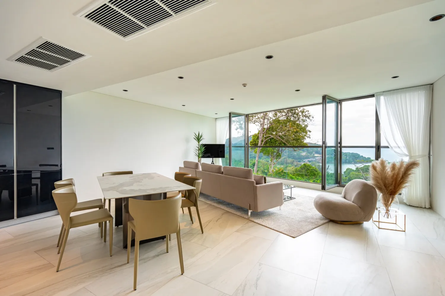 Property image - full photo 4