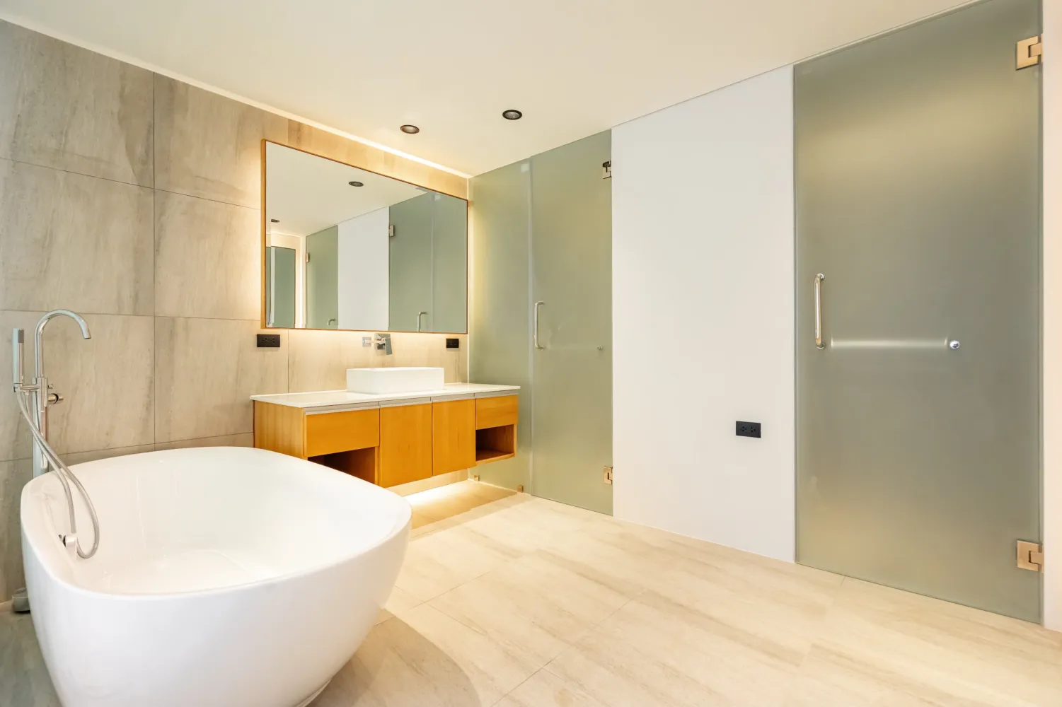 Property image - full photo 16