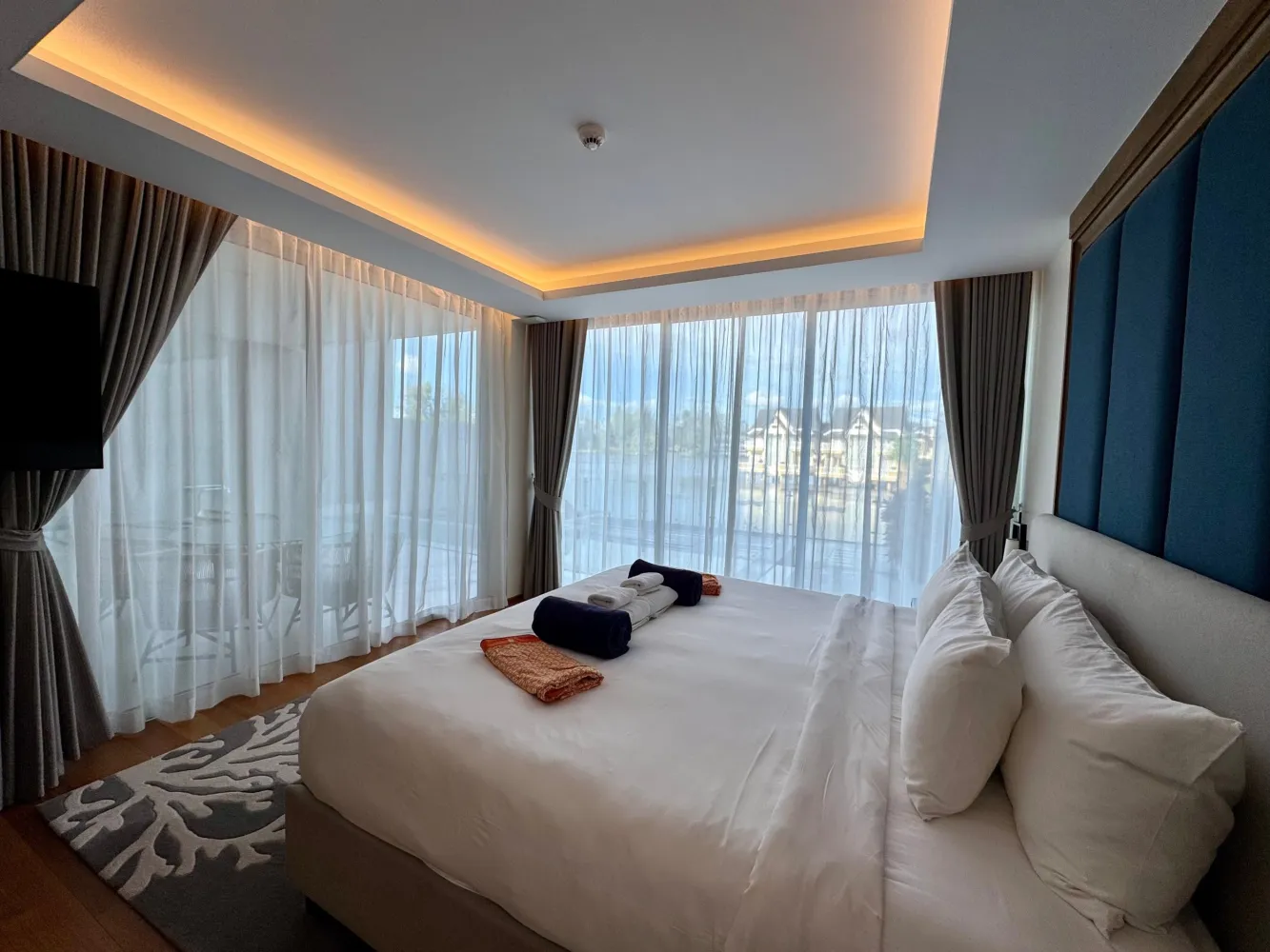 Property image - full photo 12
