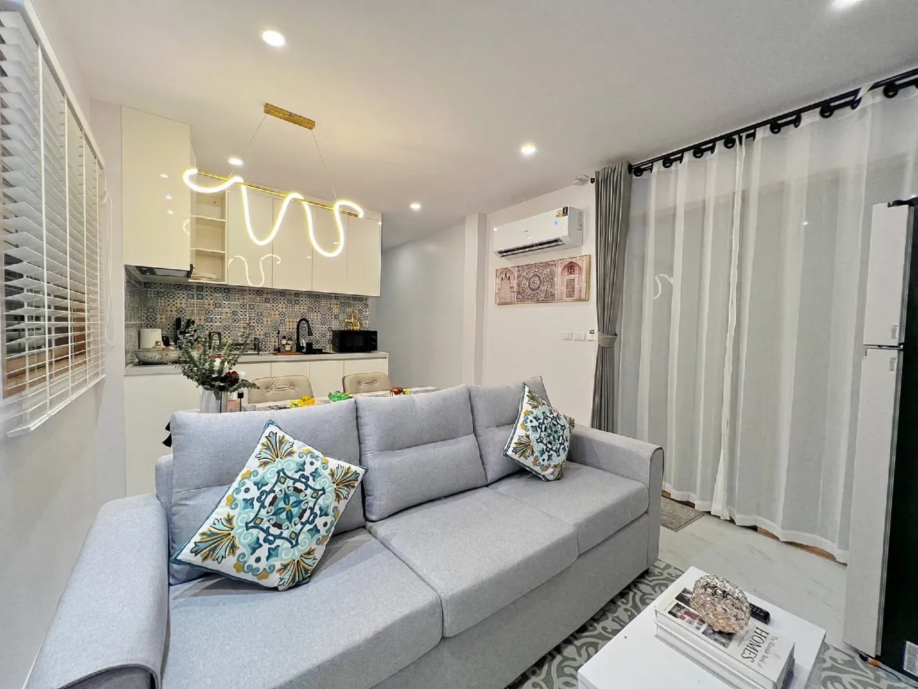 Property image - full photo 2