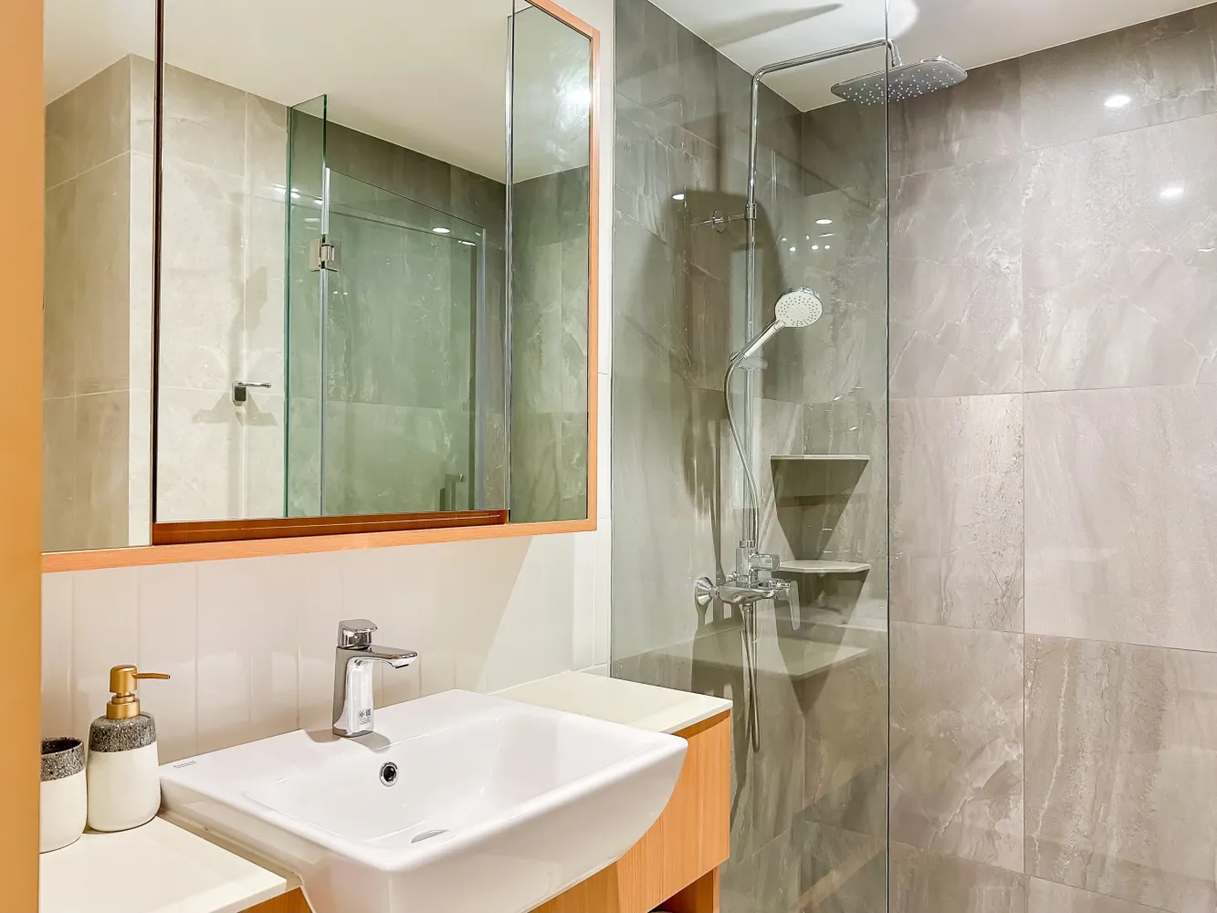 Property image - full photo 14