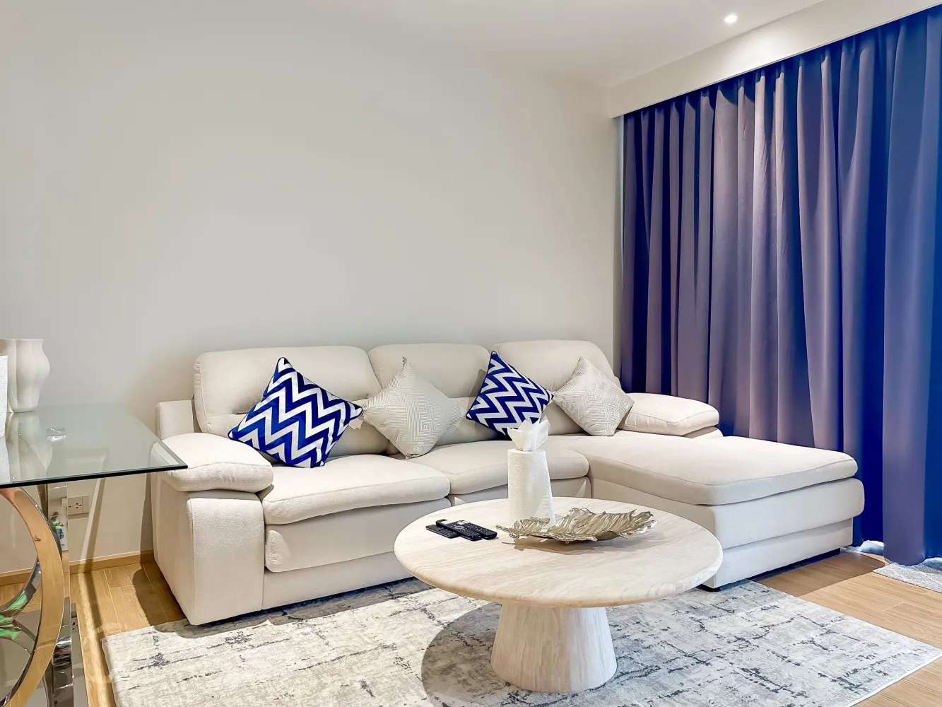 Property image - full photo 2