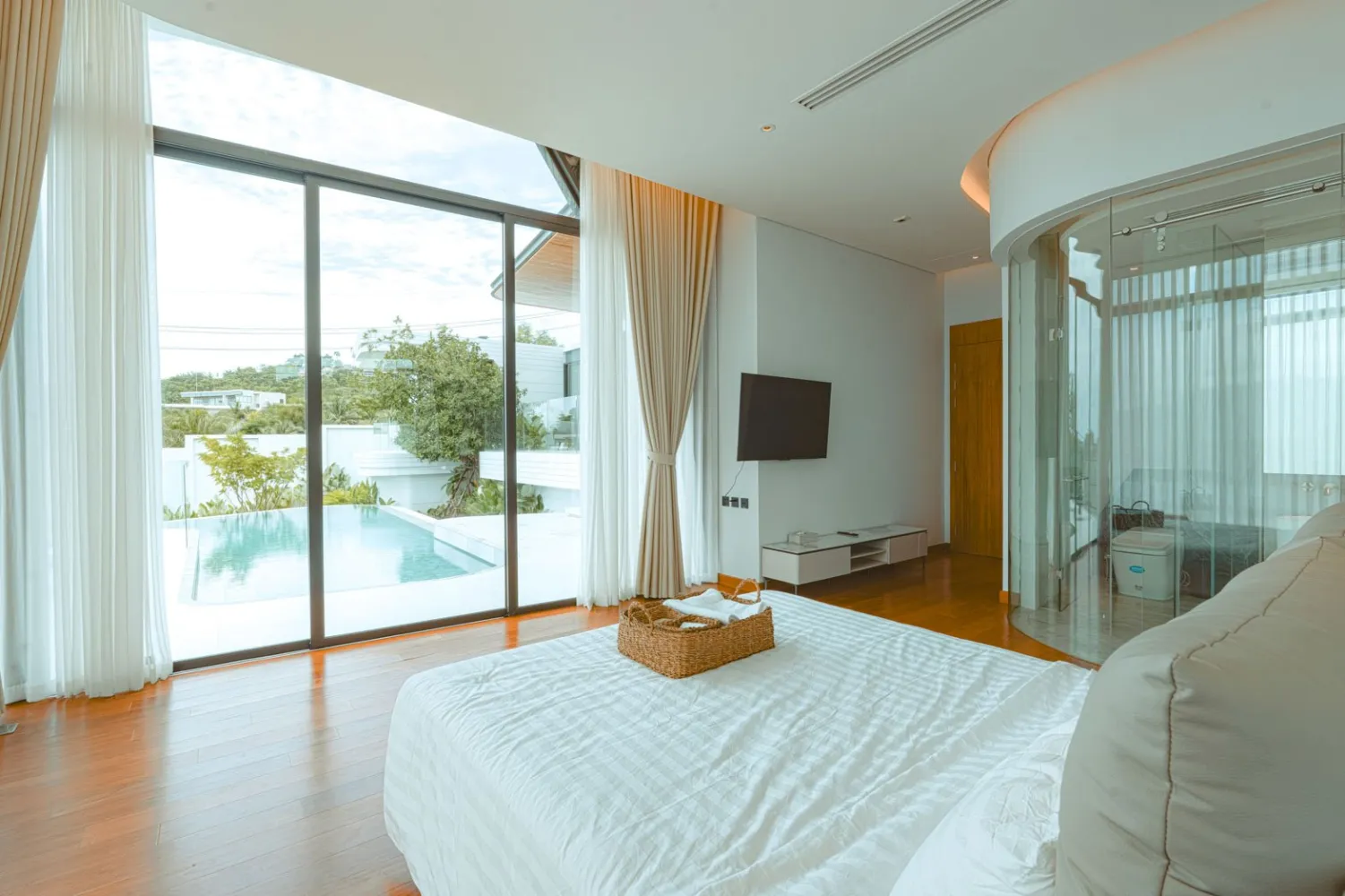 Property image - full photo 44