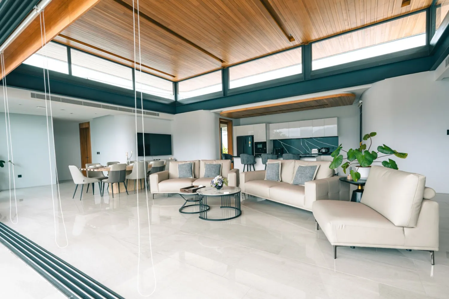 Property image - full photo 2