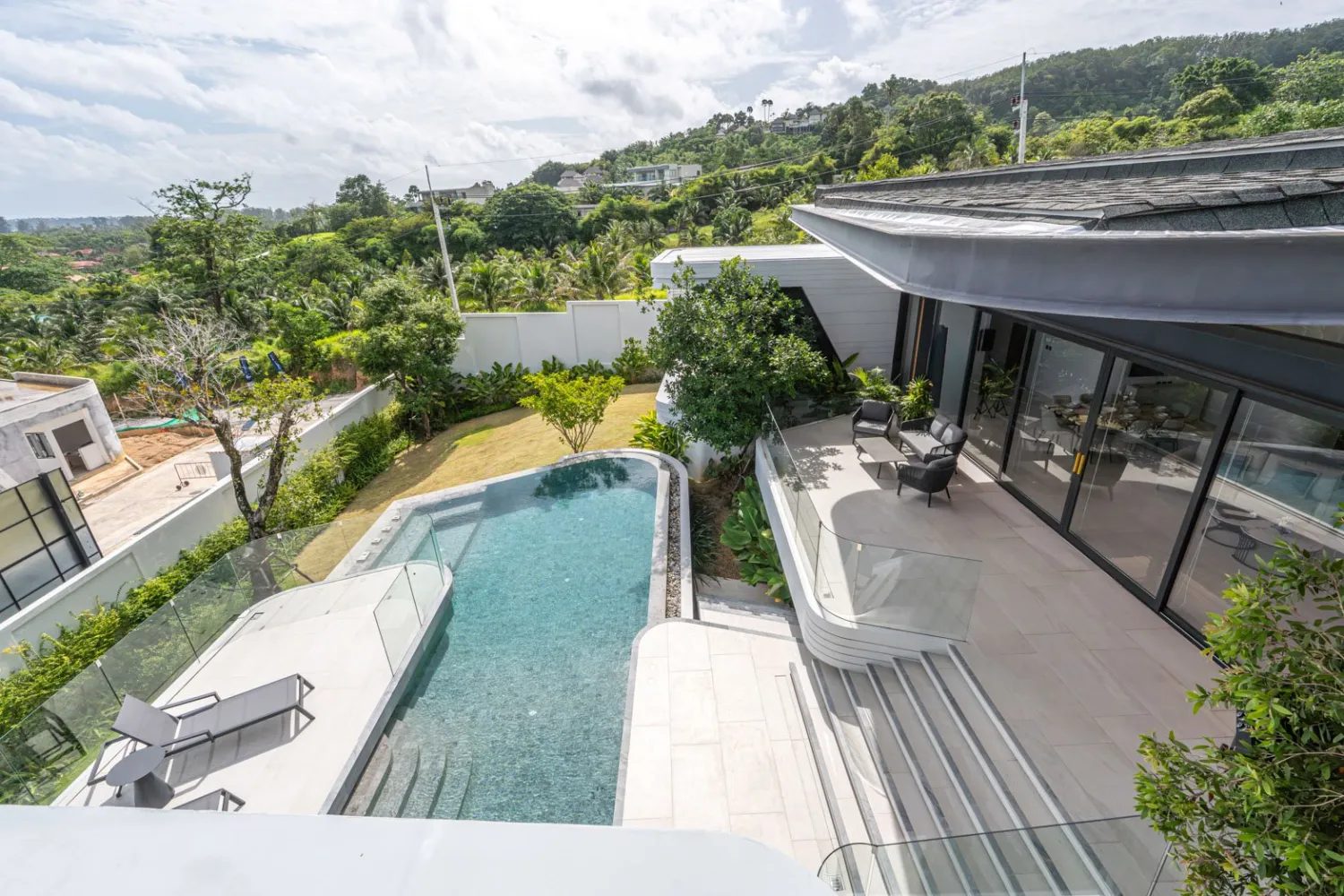 Property image - full photo 4