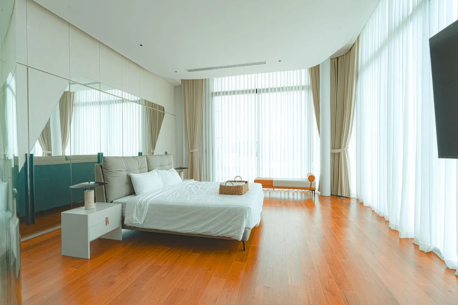 Property image - full photo 28