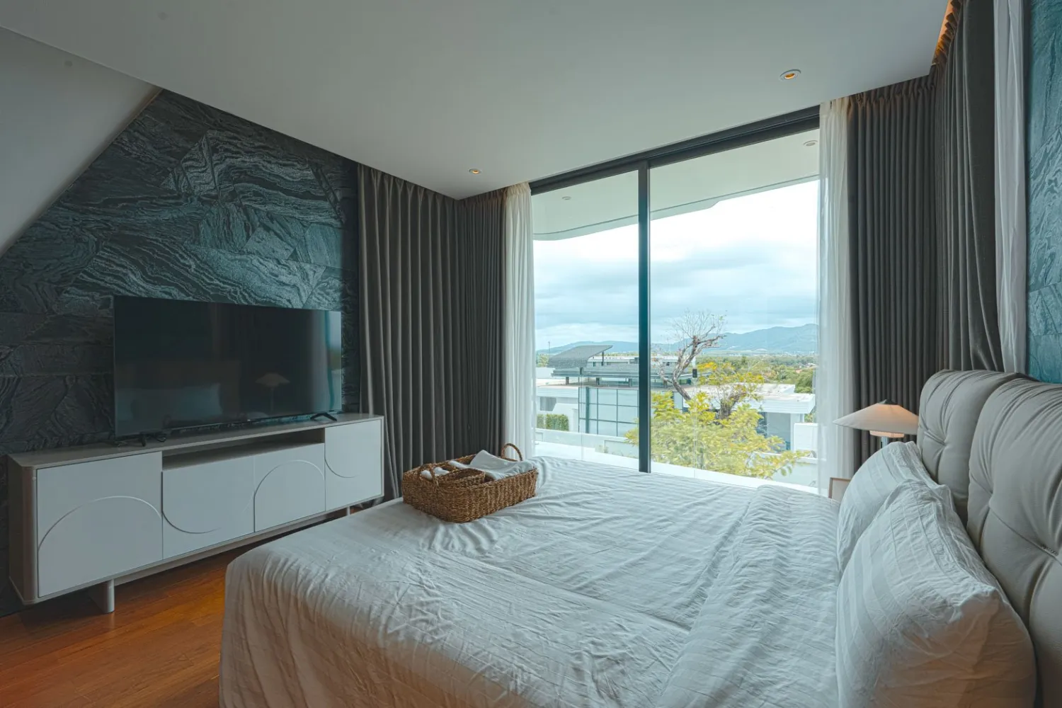 Property image - full photo 38