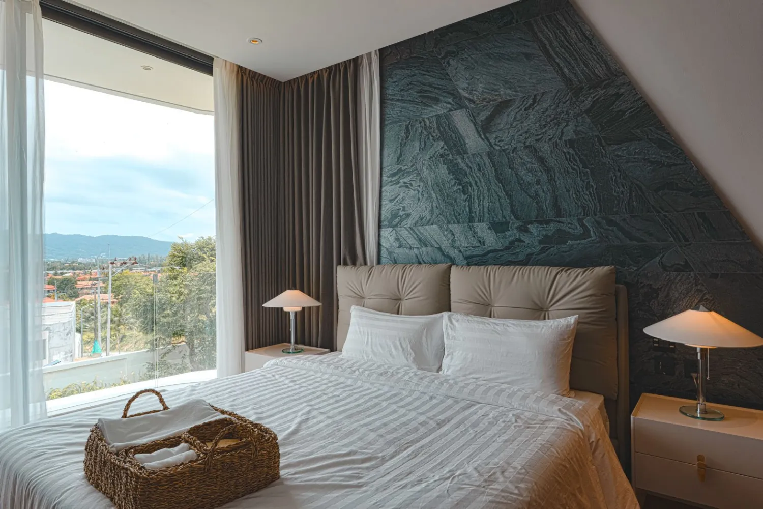 Property image - full photo 36