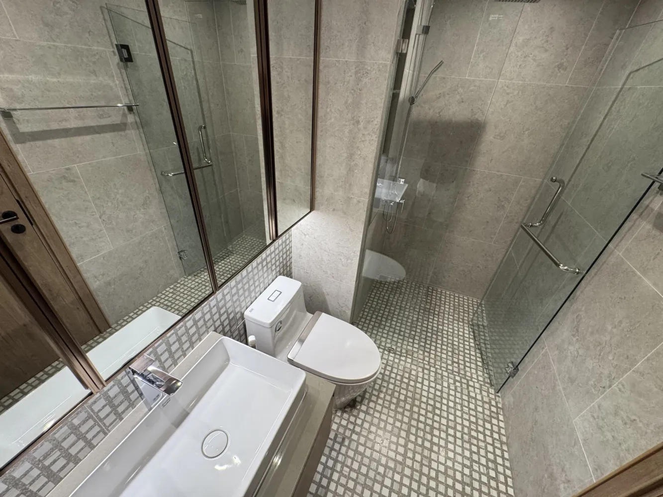 Property image - full photo 16