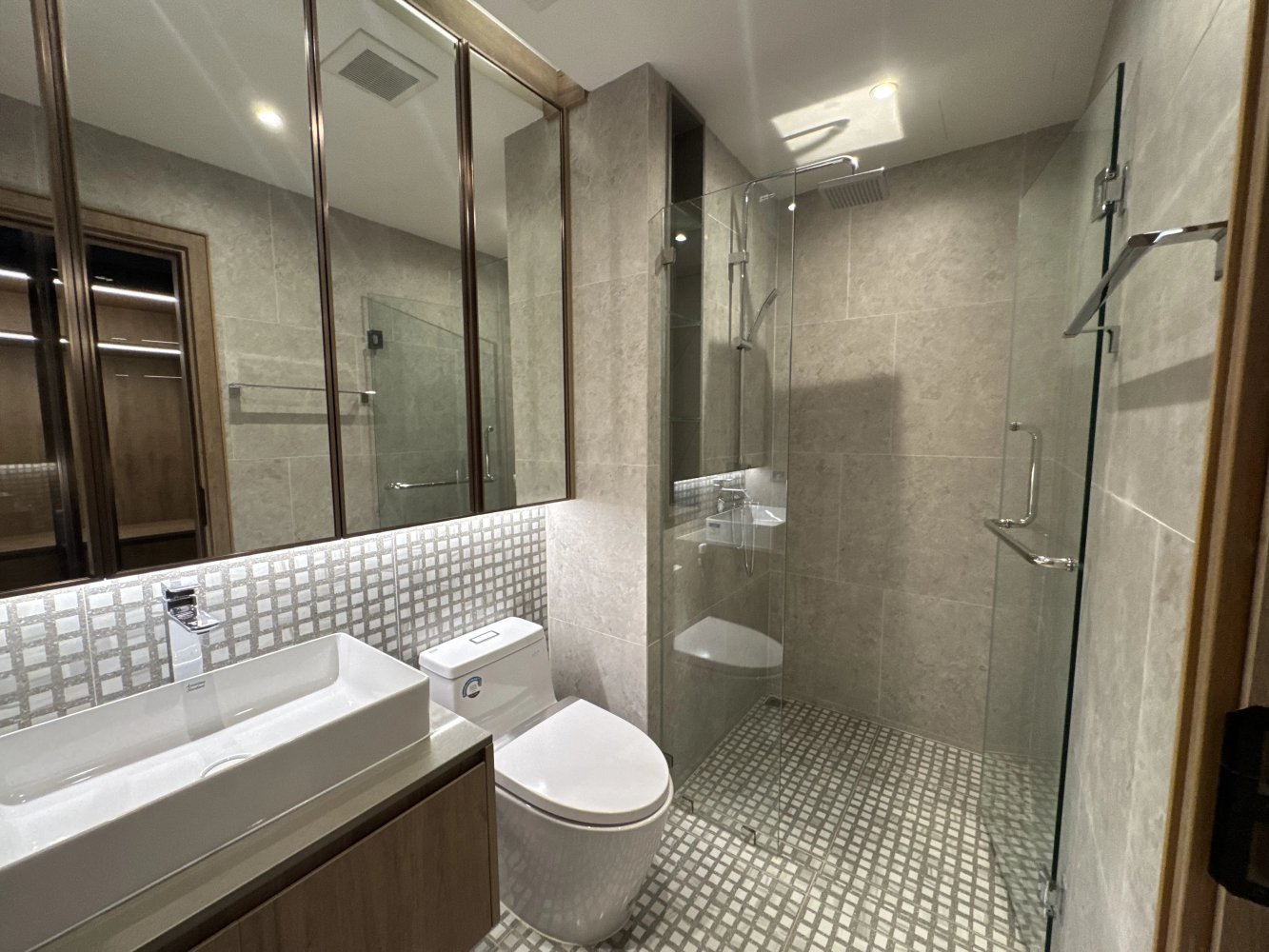 Property image - full photo 17