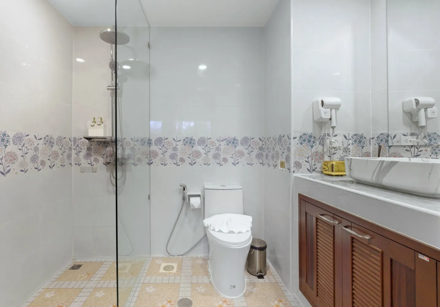 Property image - full photo 29