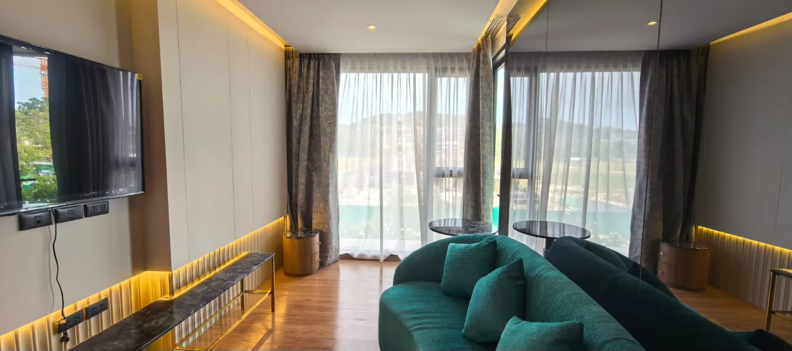 Property image - full photo 4