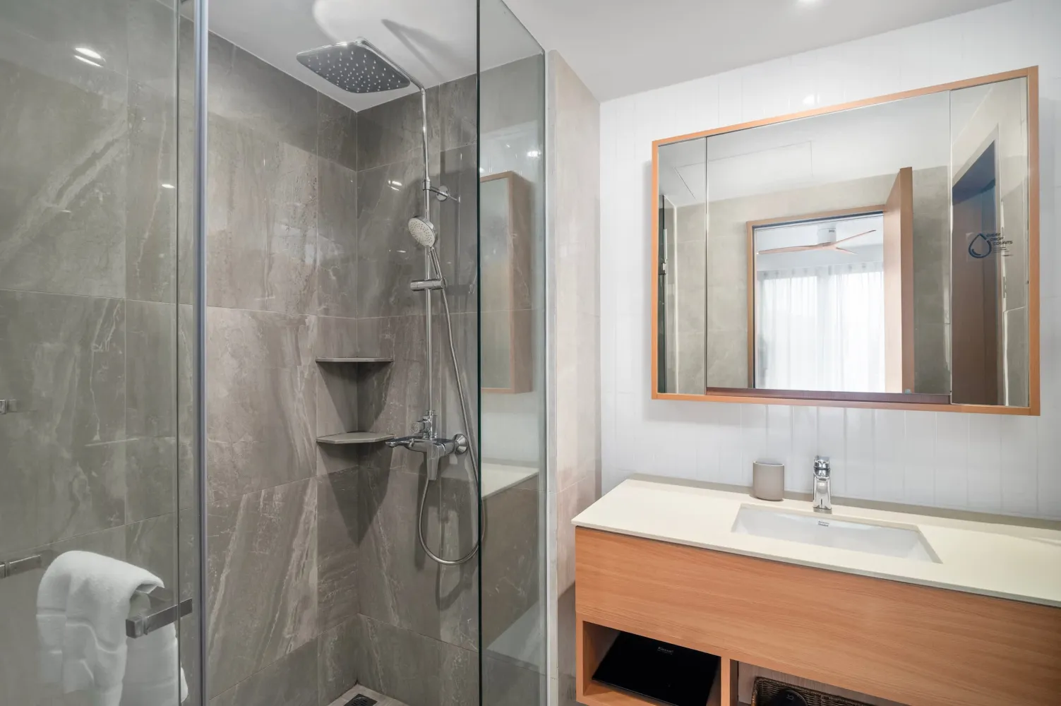 Property image - full photo 13