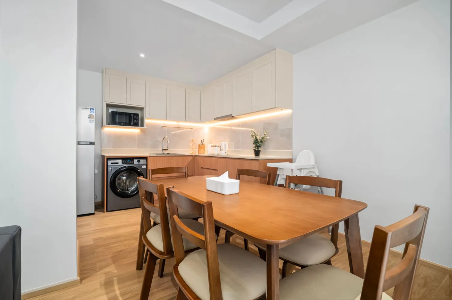 Property image - full photo 10