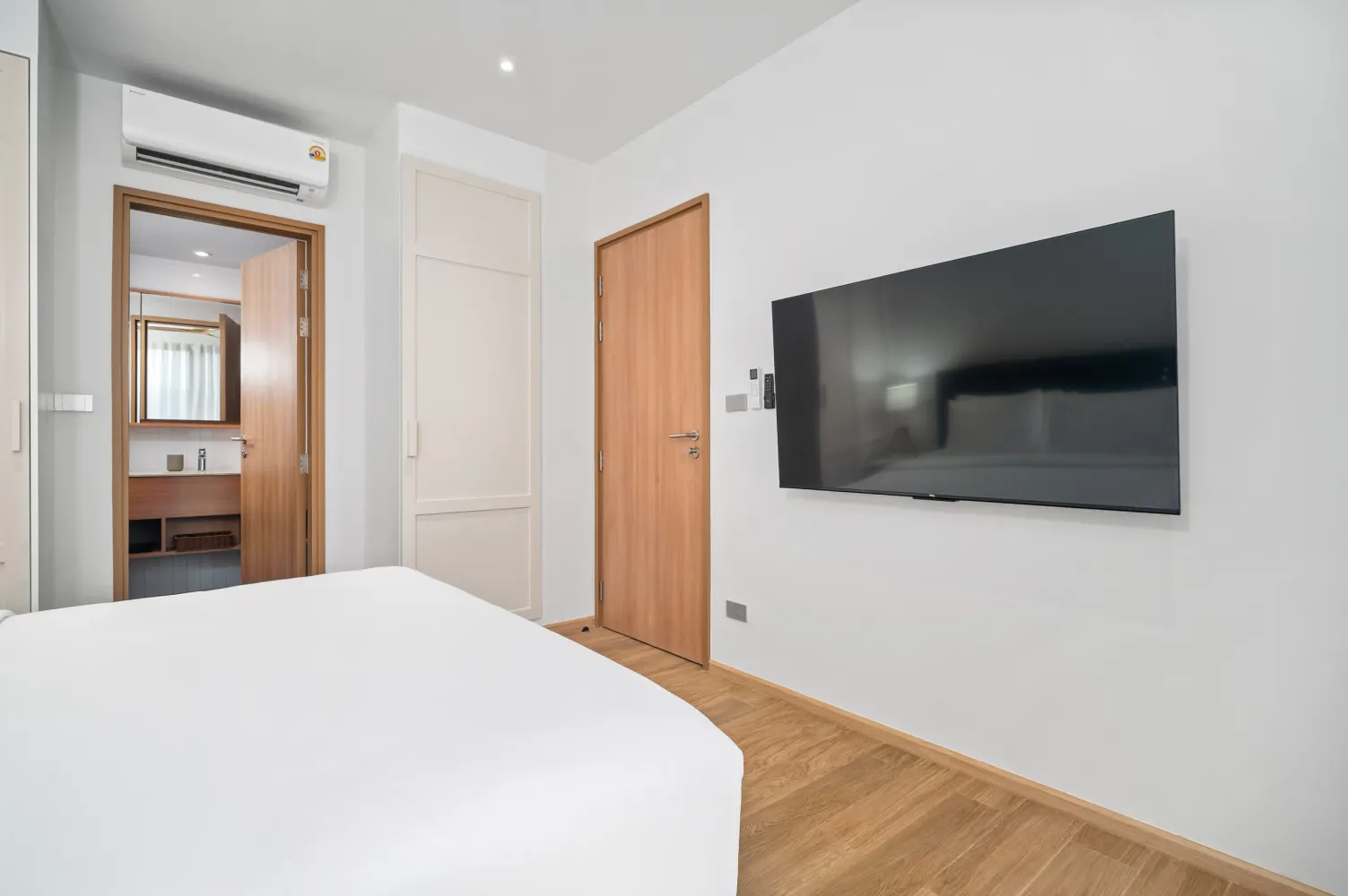 Property image - full photo 12