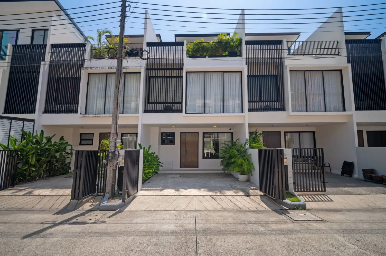 Property image - full photo 2