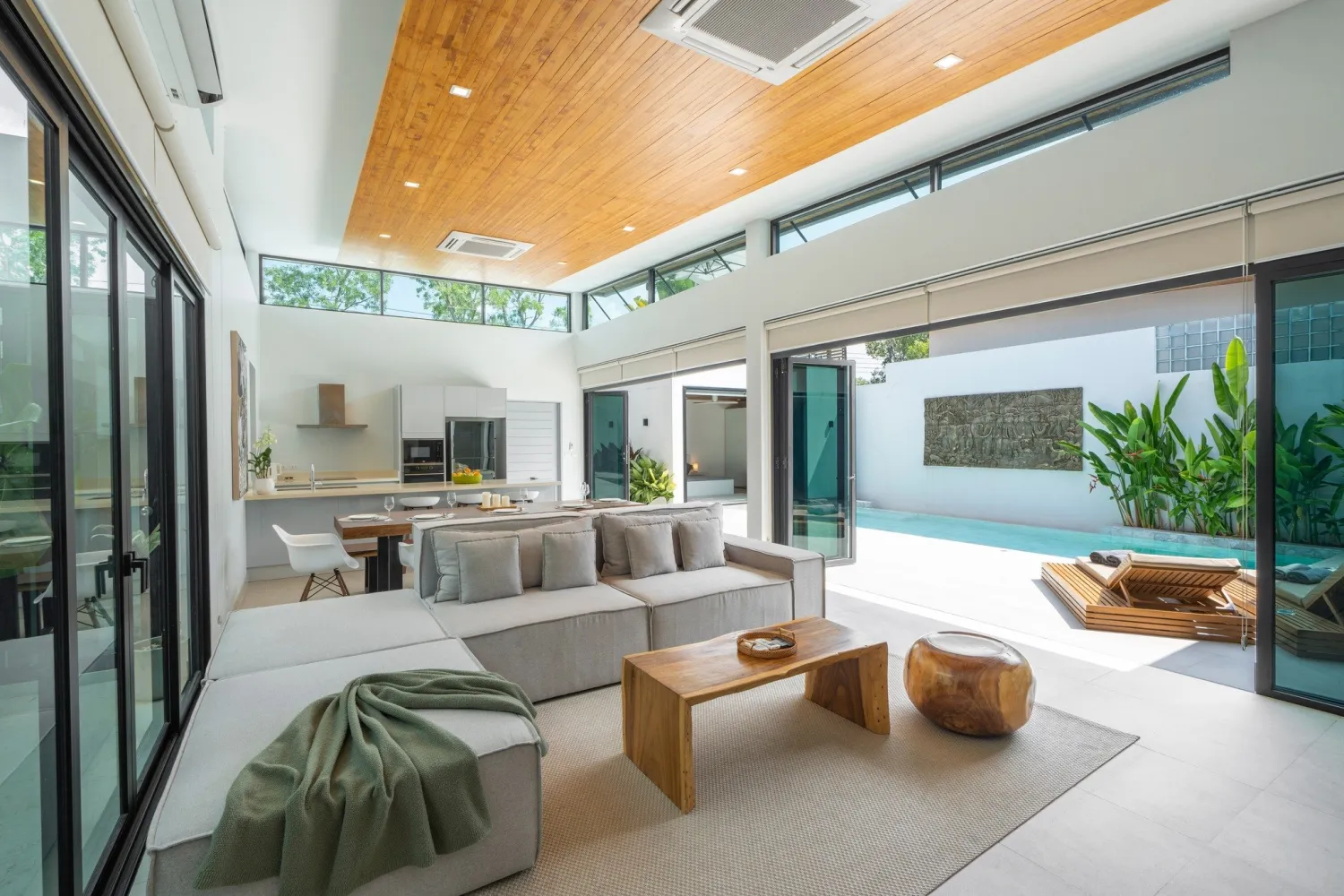 Property image - full photo 2