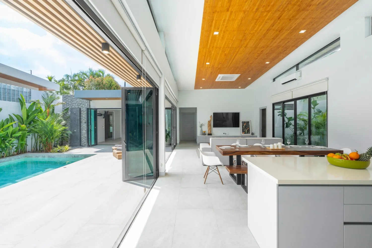 Property image - full photo 3