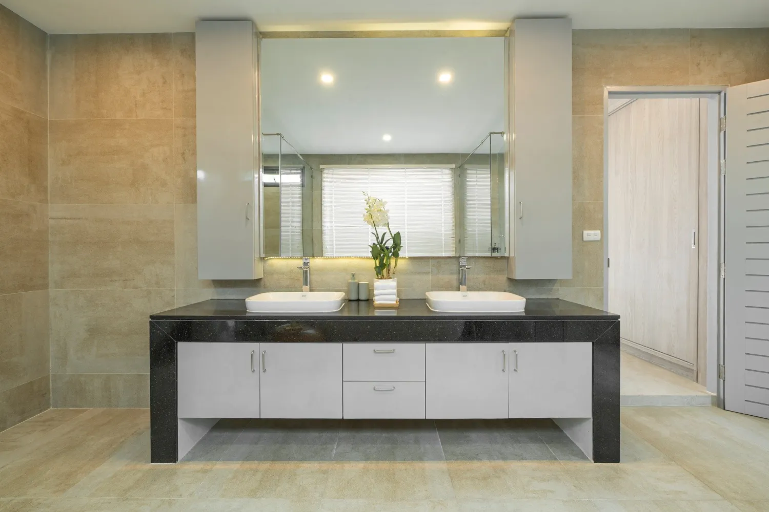 Property image - full photo 15