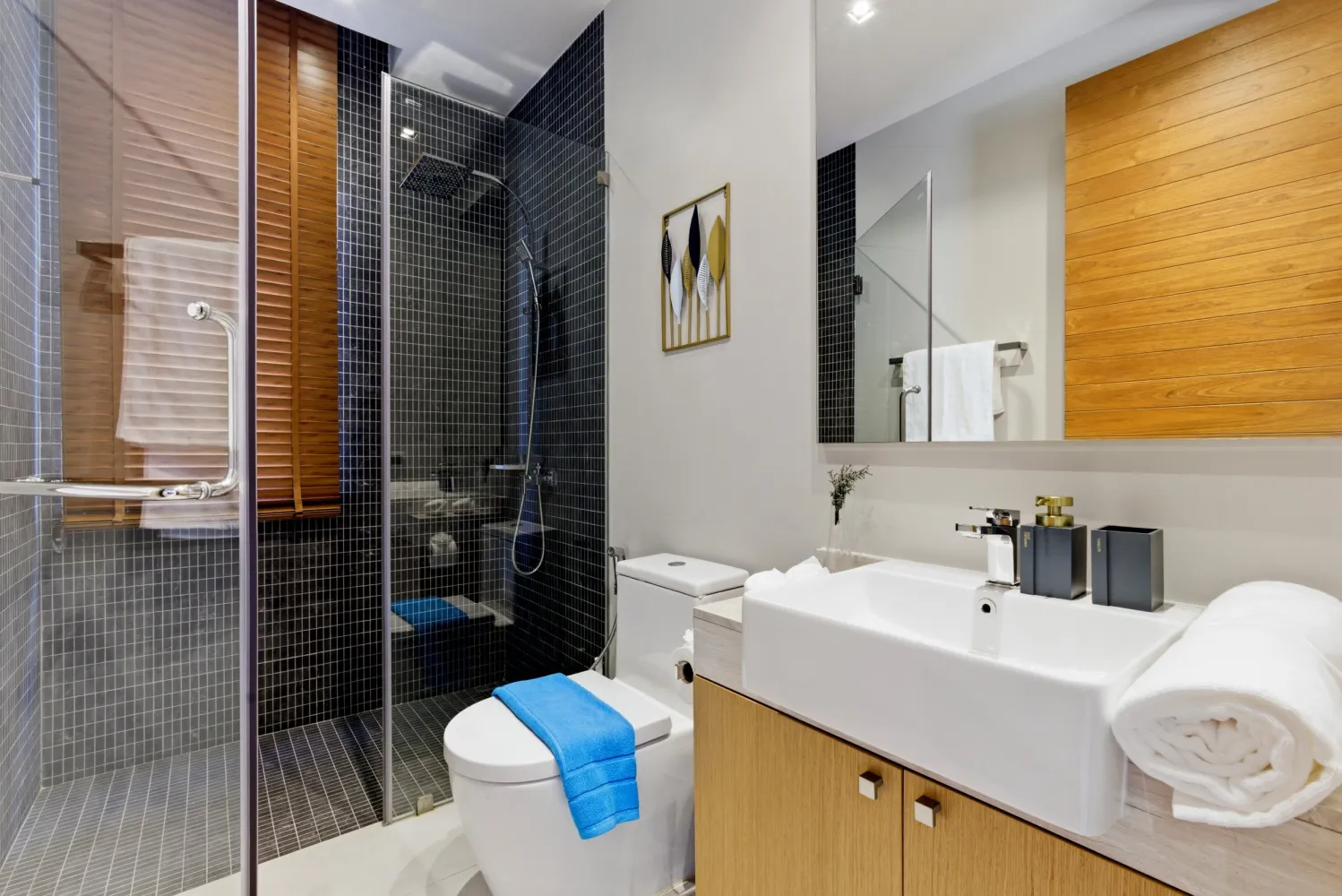 Property image - full photo 32