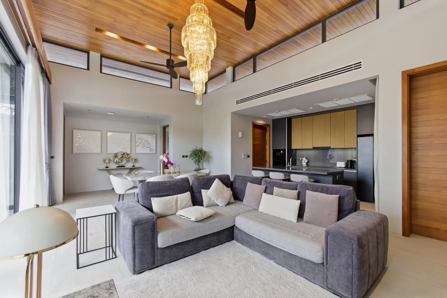 Property image - full photo 2