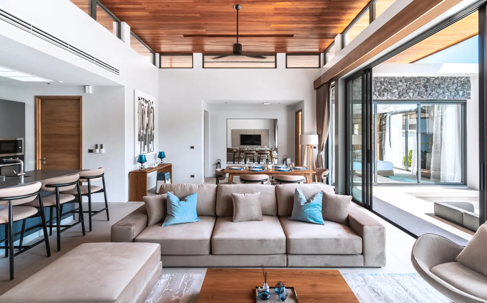 Property image - full photo 4