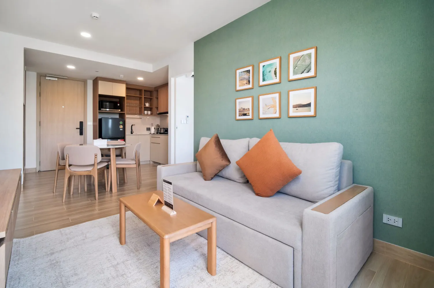 Property image - full photo 2