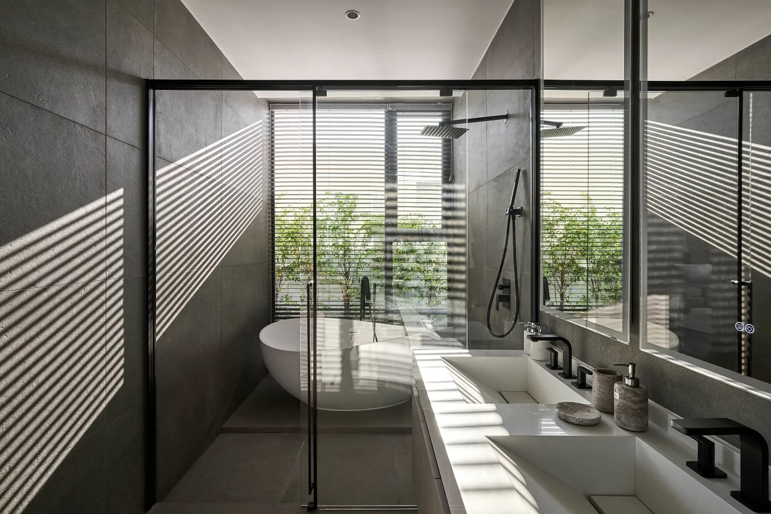 Property image - full photo 28