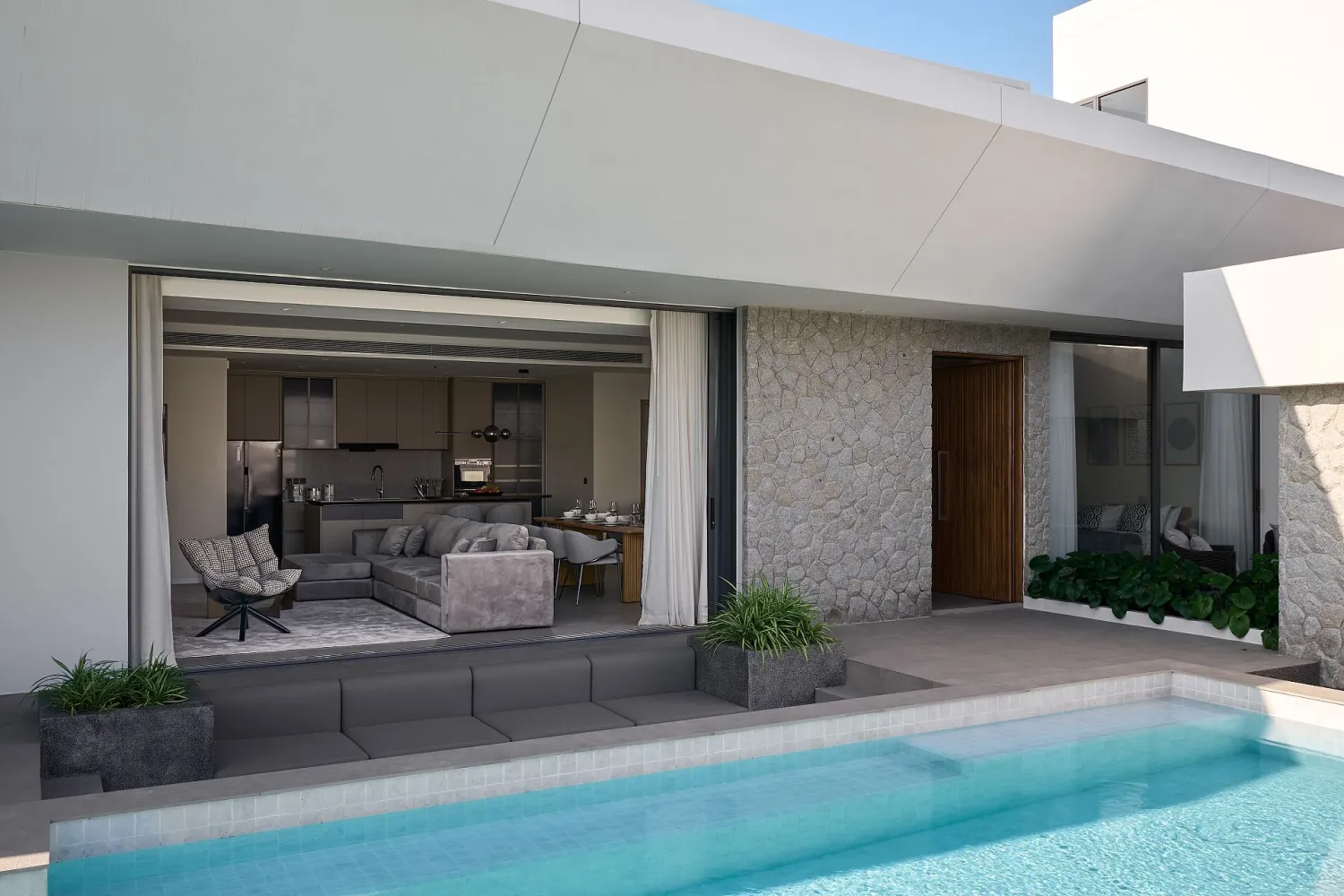 Property image - full photo 5