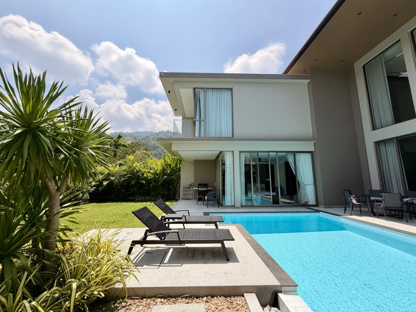 Property image - full photo 2